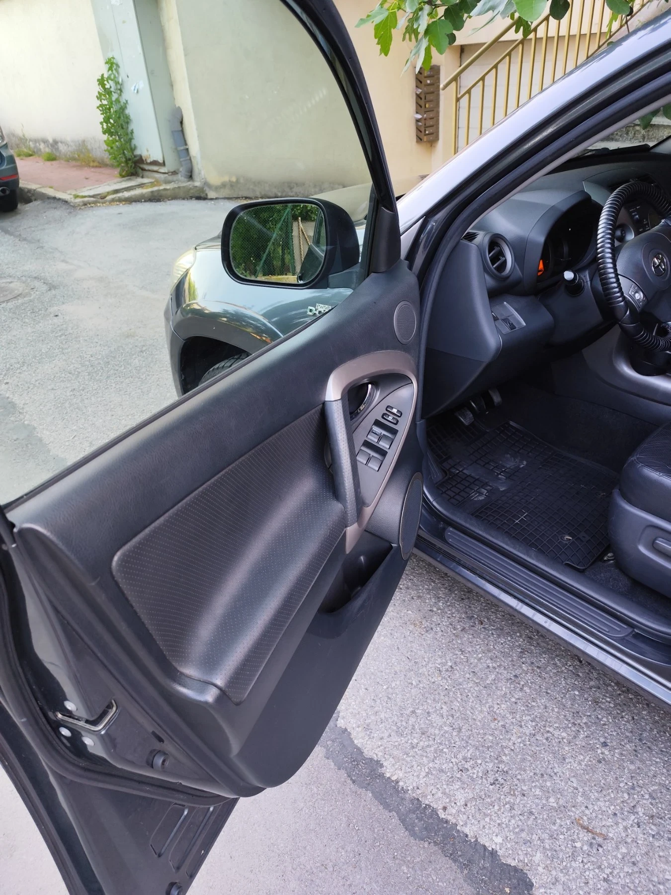 Toyota Rav4 2.2 D CAT 4x4, снимка 13 - Автомобили и джипове - 54840091