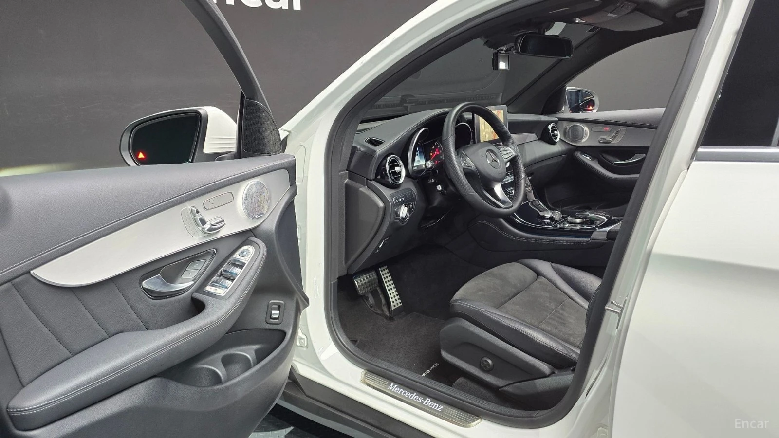 Mercedes-Benz GLC 300 4MATIC* AMG-LINE* 360* КАМЕРА* HEADUP* BURMESTER* , снимка 8 - Автомобили и джипове - 55612137