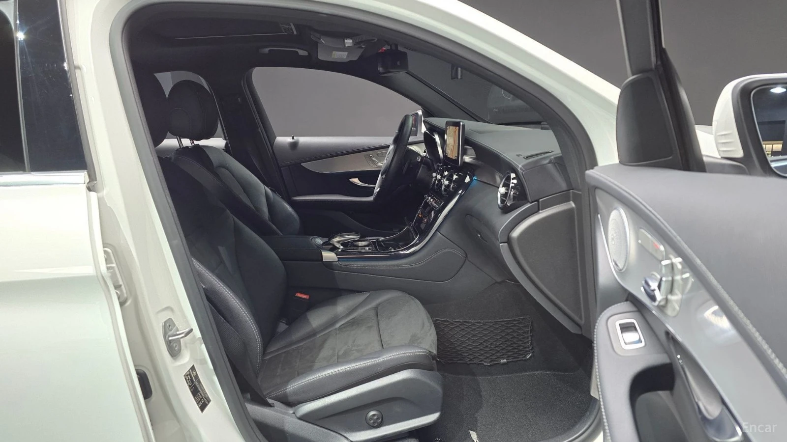 Mercedes-Benz GLC 300 4MATIC* AMG-LINE* 360* КАМЕРА* HEADUP* BURMESTER* , снимка 9 - Автомобили и джипове - 55612137