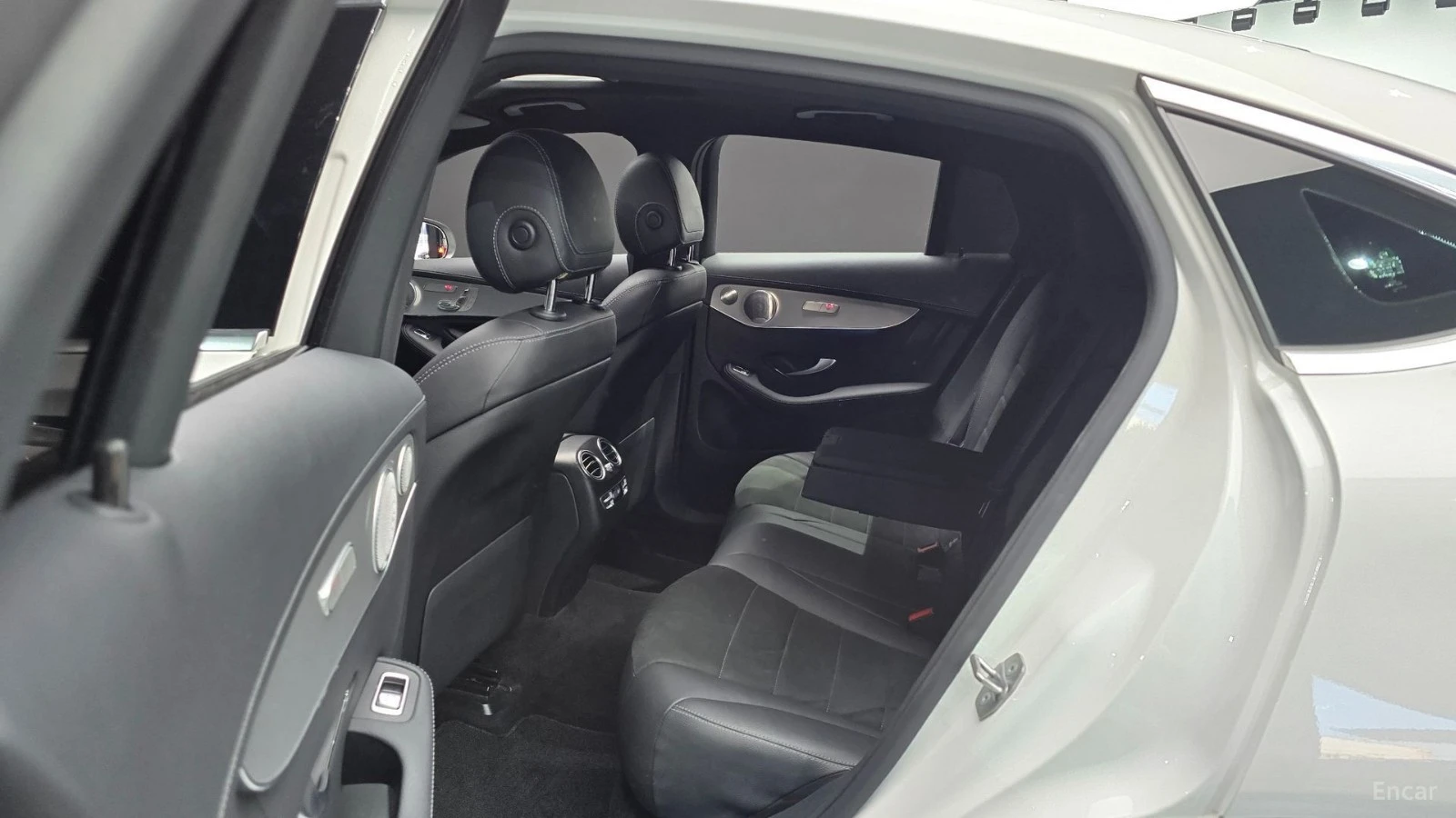Mercedes-Benz GLC 300 4MATIC* AMG-LINE* 360* КАМЕРА* HEADUP* BURMESTER* , снимка 10 - Автомобили и джипове - 55612137