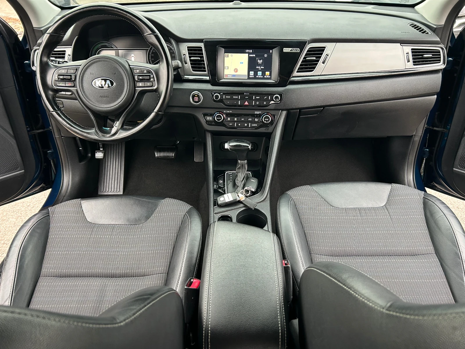 Kia Niro 1.6 Хибрид/Камера/Keyless, снимка 11 - Автомобили и джипове - 56334558