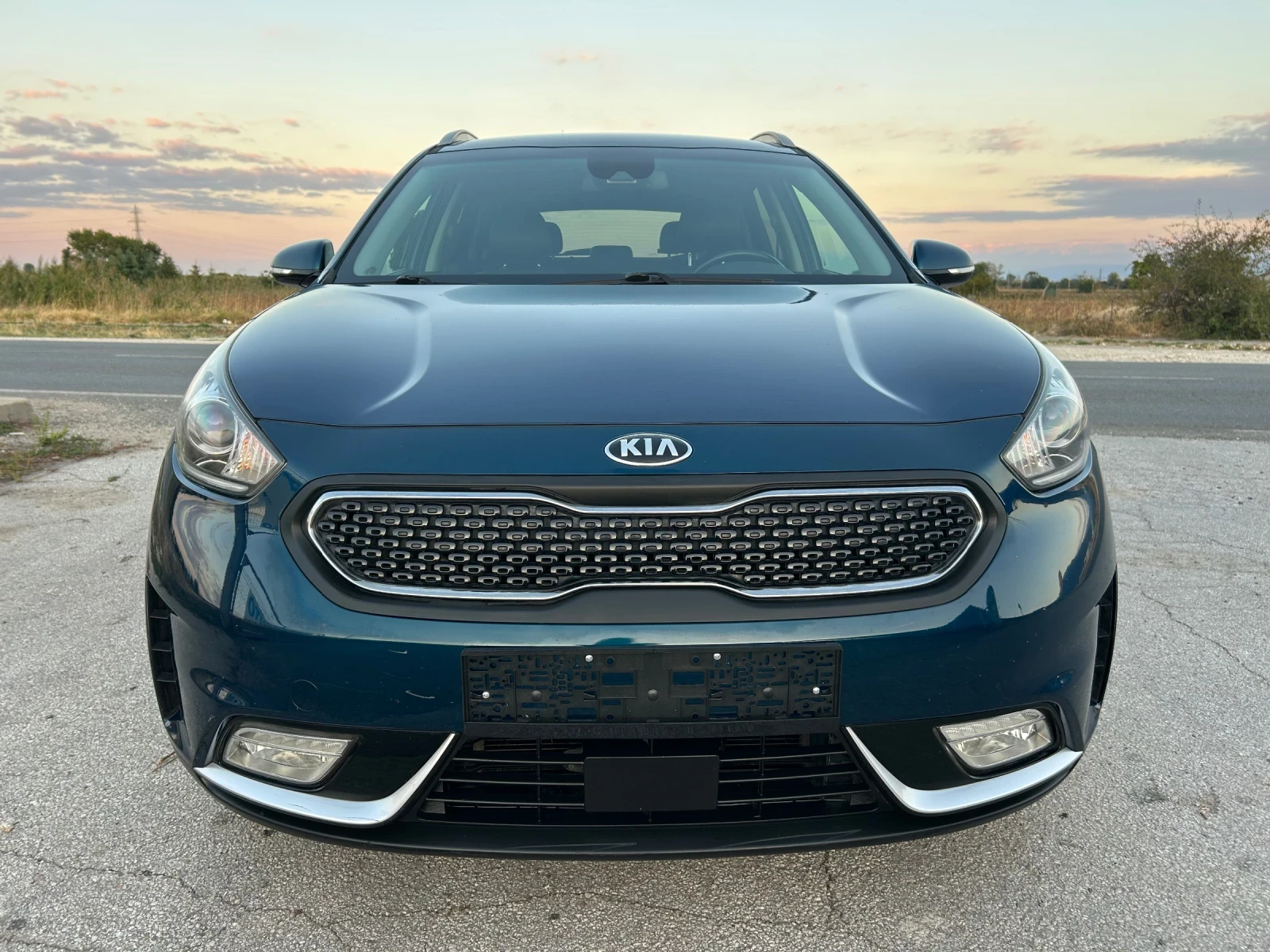 Kia Niro 1.6 Хибрид/Камера/Keyless, снимка 3 - Автомобили и джипове - 56334558