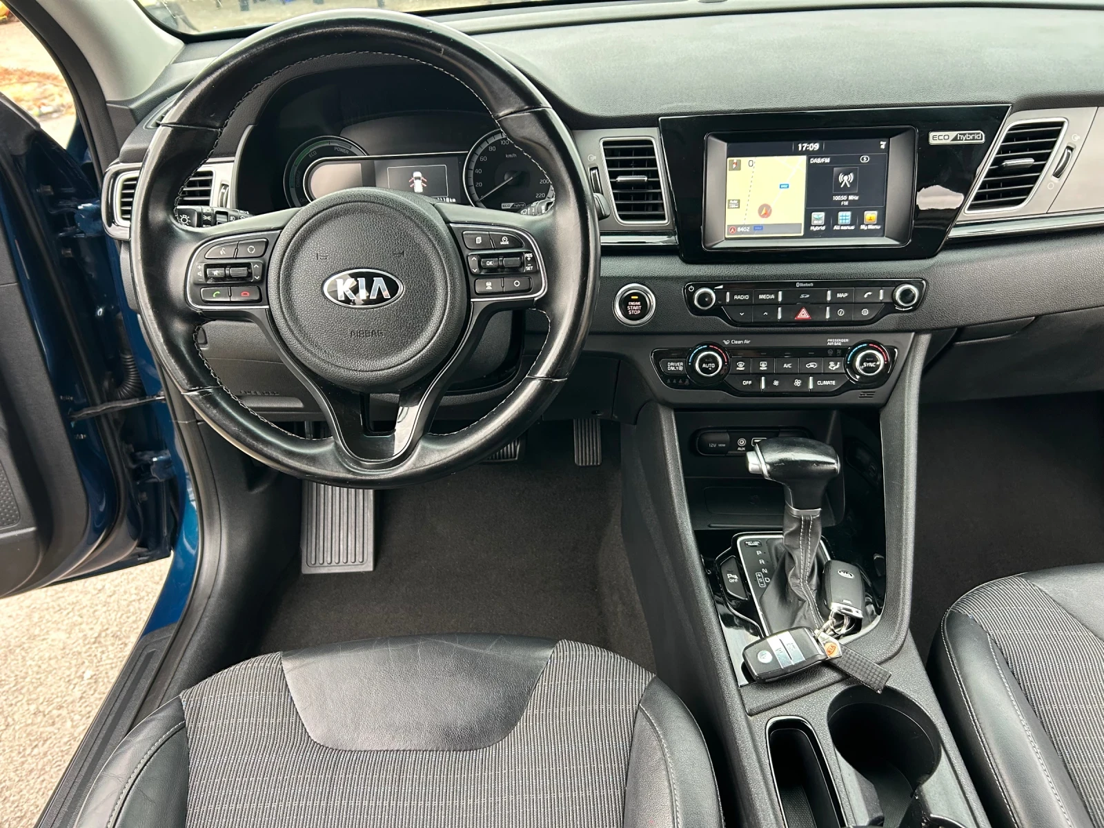 Kia Niro 1.6 Хибрид/Камера/Keyless, снимка 10 - Автомобили и джипове - 56334558