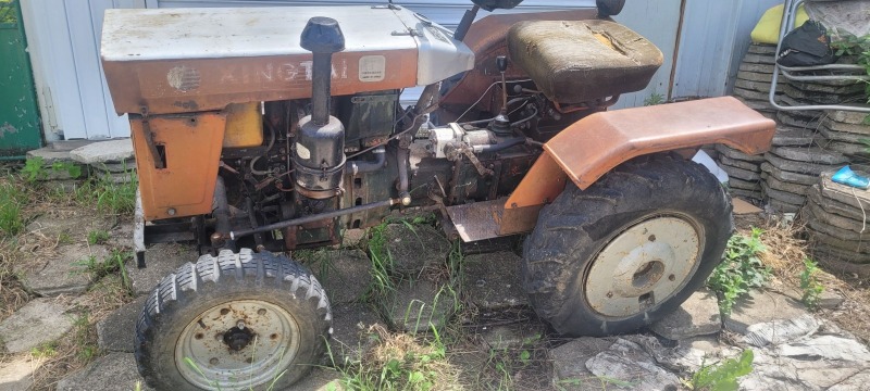 Трактор Xingtai 140, снимка 2 - Селскостопанска техника - 45638918