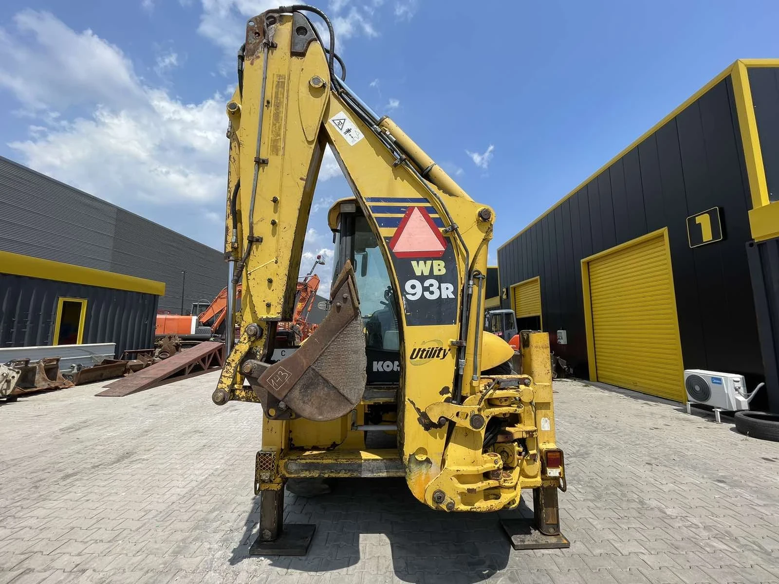 ����� Komatsu WB93R-5 9000 ��., 2007 �. | Mobile.bg � ����������� 8
