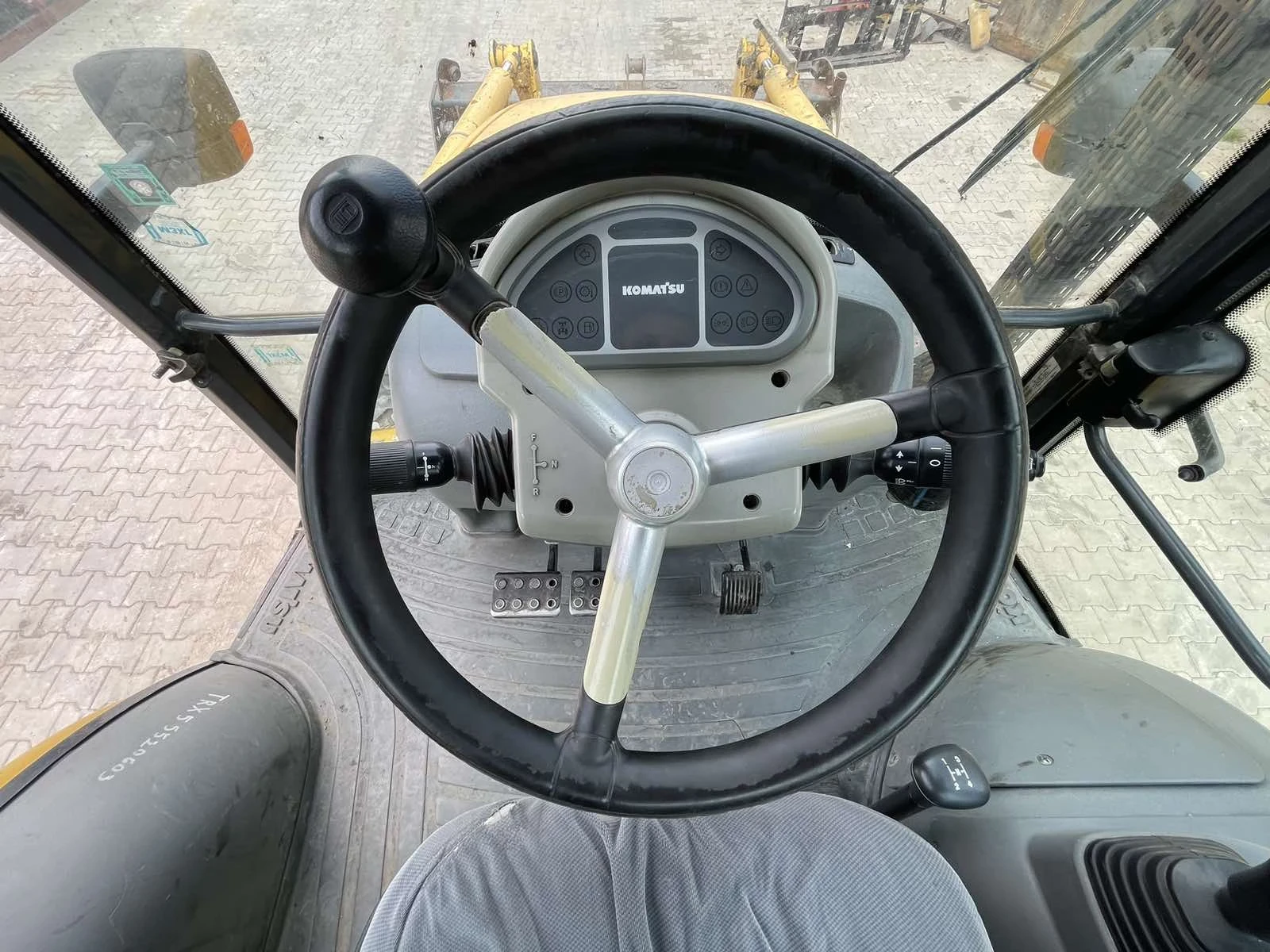 ����� Komatsu WB93R-5 9000 ��., 2007 �. | Mobile.bg � ����������� 13