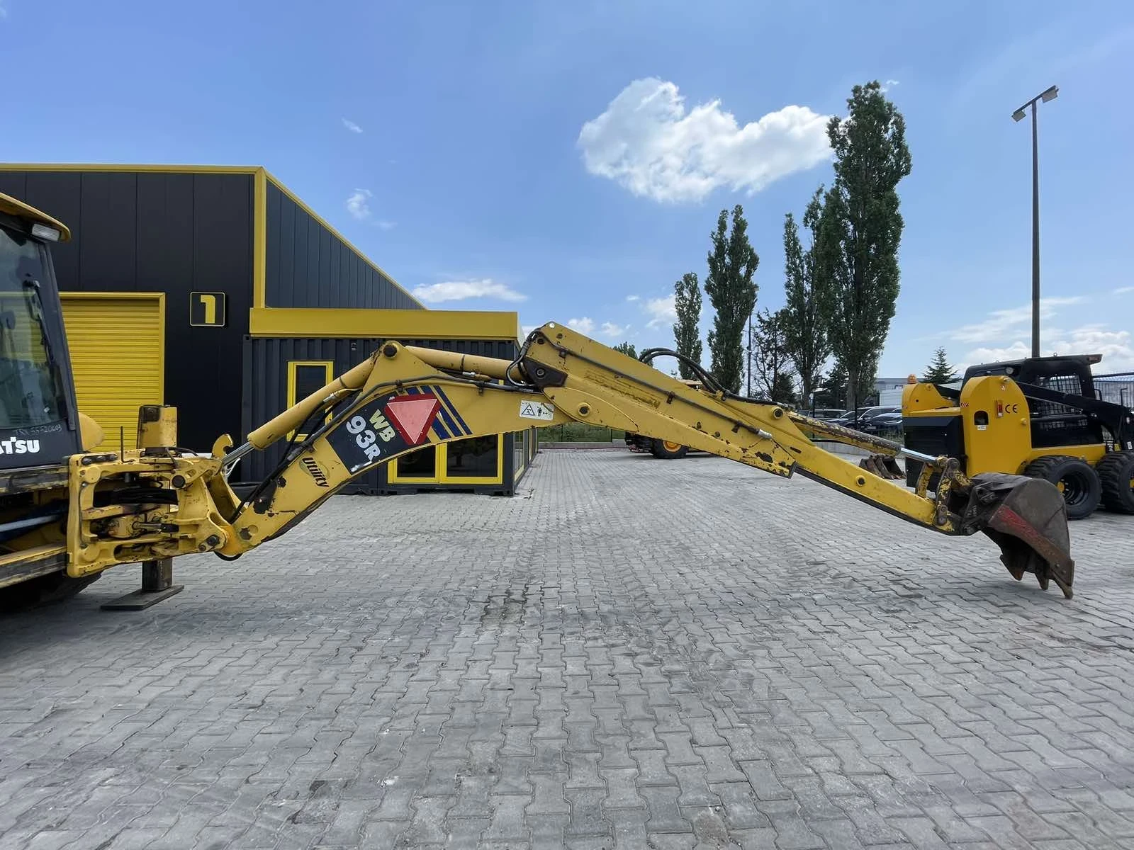 ����� Komatsu WB93R-5 9000 ��., 2007 �. | Mobile.bg � ����������� 3