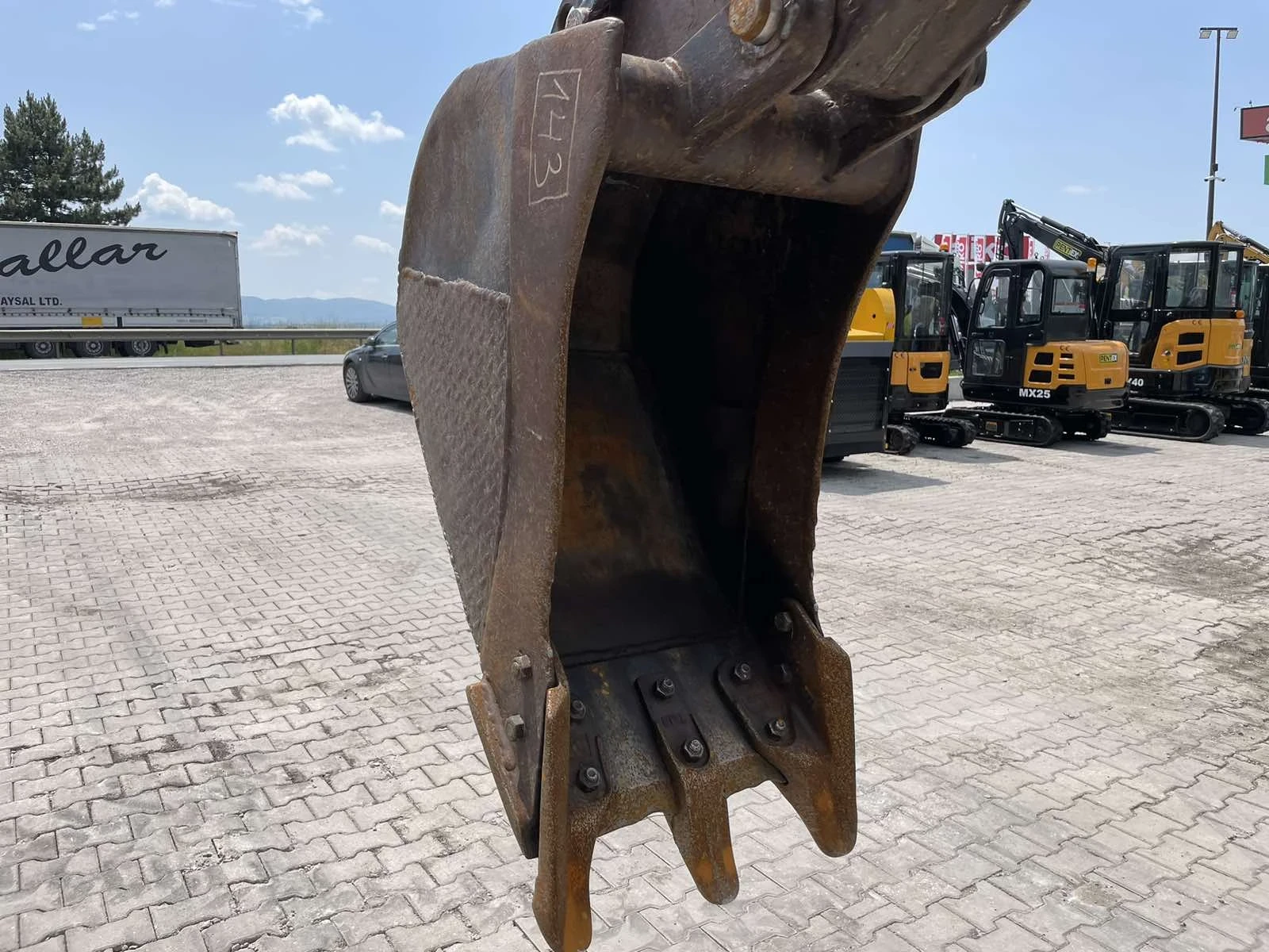 ����� Komatsu WB93R-5 9000 ��., 2007 �. | Mobile.bg � ����������� 6