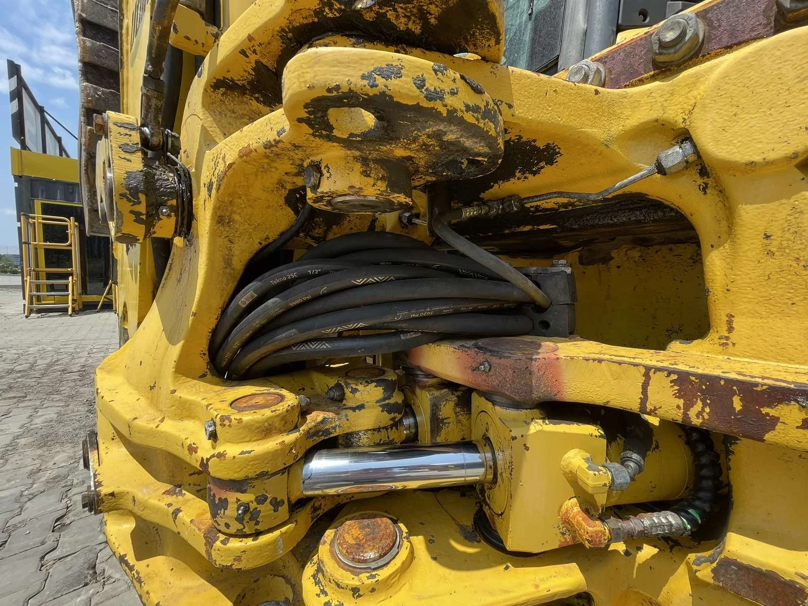 ����� Komatsu WB93R-5 9000 ��., 2007 �. | Mobile.bg � ����������� 9