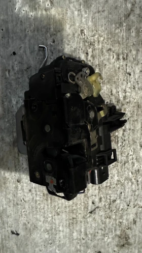 Брава за врата на Audi A6 - 4B1837015B, снимка 2 - Части - 53078944