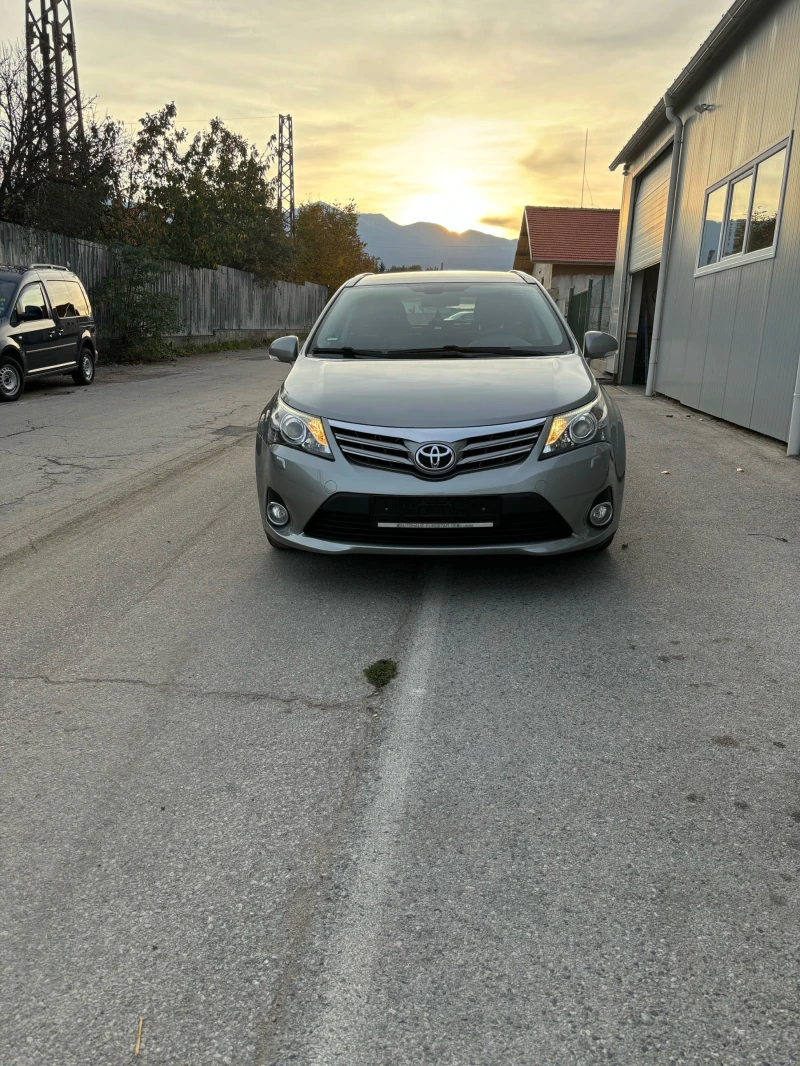 Toyota Avensis 1.8I Facelift, снимка 13 - Автомобили и джипове - 47656959