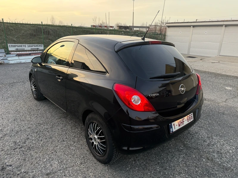 Opel Corsa 1.0i Климатик, снимка 8 - Автомобили и джипове - 49536433