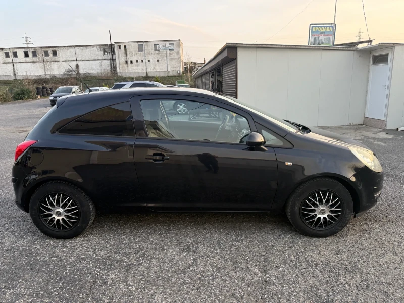 Opel Corsa 1.0i Климатик, снимка 5 - Автомобили и джипове - 49536433