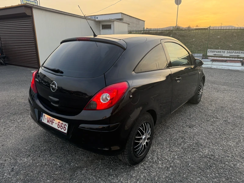 Opel Corsa 1.0i Климатик, снимка 6 - Автомобили и джипове - 49536433