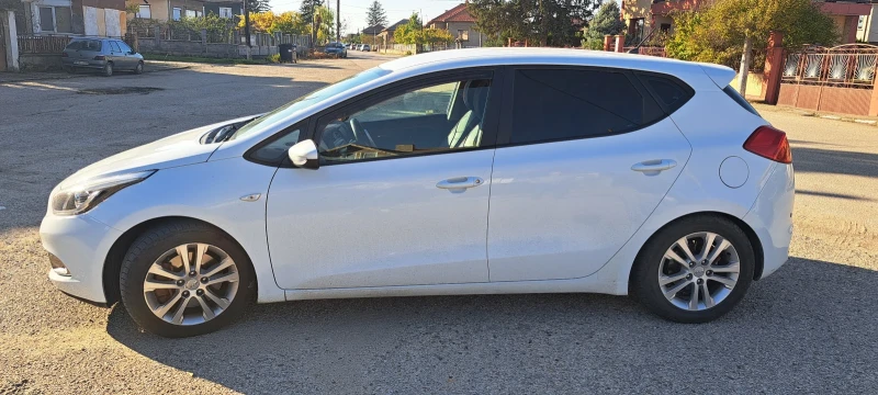 Kia Ceed, снимка 8 - Автомобили и джипове - 52278896
