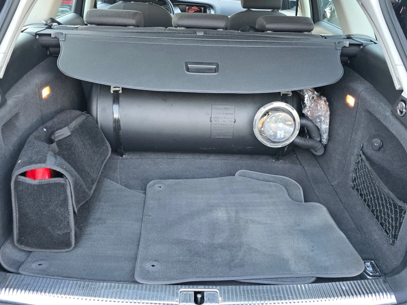 Audi A4 1.8i/6-ck./Газ.инж./Лизинг, снимка 7 - Автомобили и джипове - 52462032