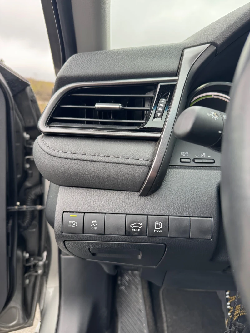 Toyota Camry Executive 2.5 HYBRID, снимка 12 - Автомобили и джипове - 52691276