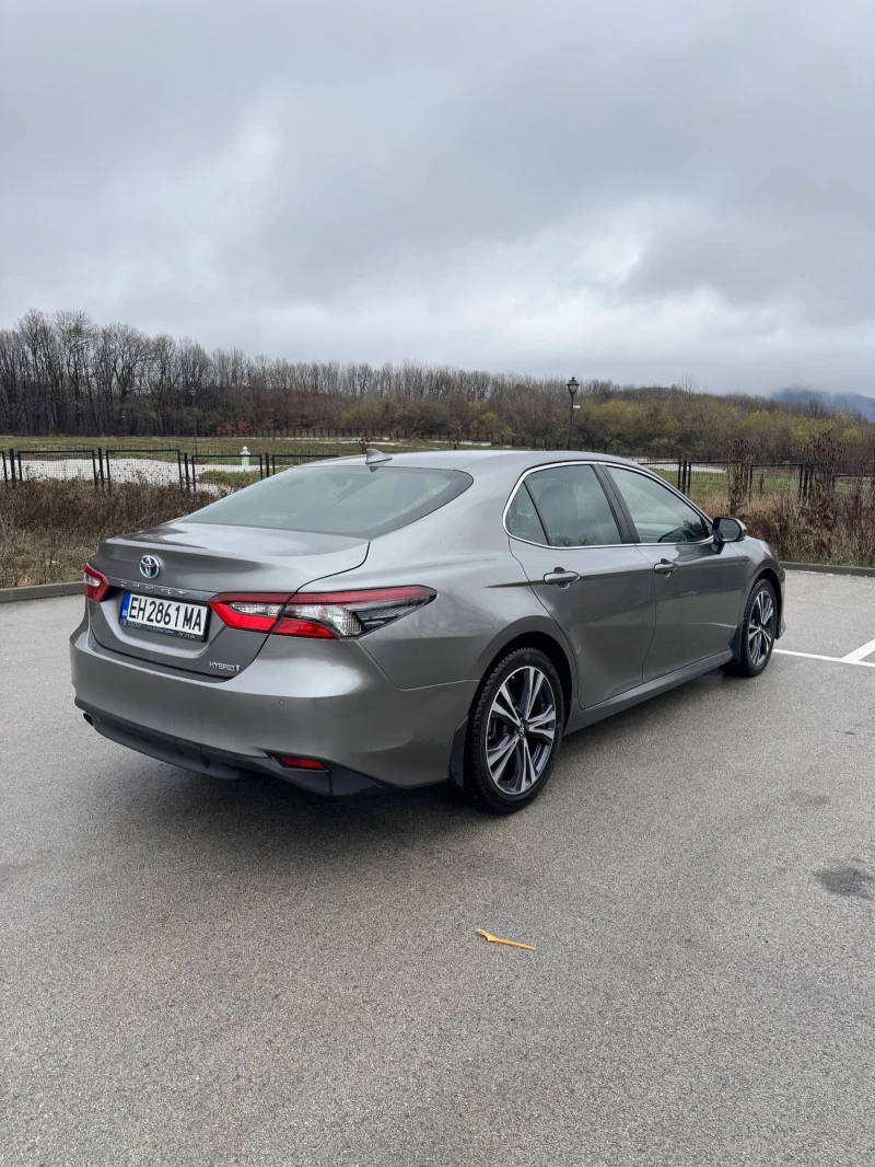 Toyota Camry Executive 2.5 HYBRID, снимка 3 - Автомобили и джипове - 52691276