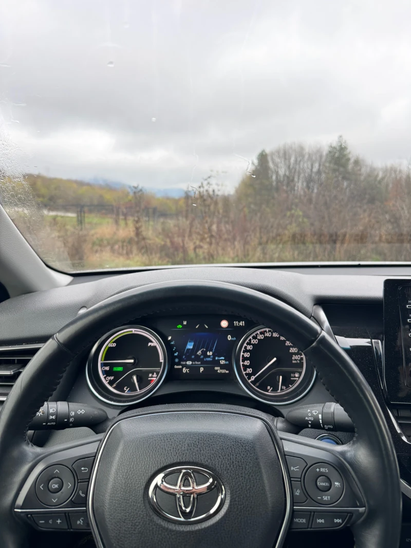 Toyota Camry Executive 2.5 HYBRID, снимка 11 - Автомобили и джипове - 52691276