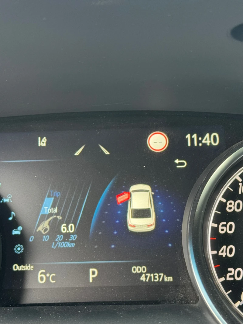 Toyota Camry Executive 2.5 HYBRID, снимка 9 - Автомобили и джипове - 52691276