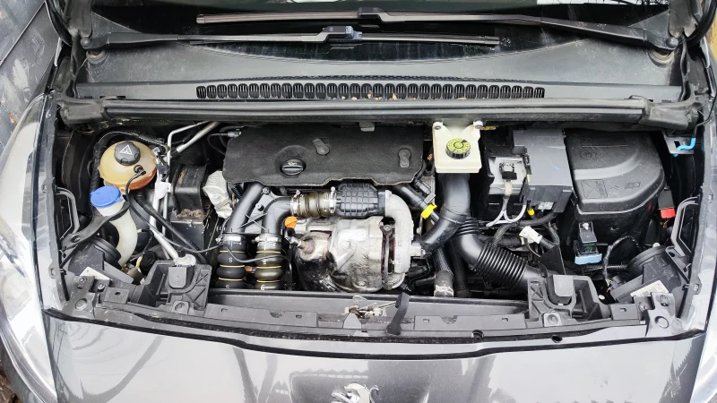 Peugeot 5008 1.6 hdi, снимка 15 - Автомобили и джипове - 53509535