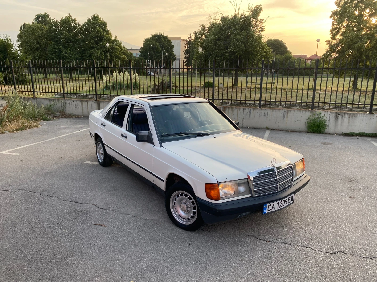 Mercedes-Benz 190 190D, снимка 1