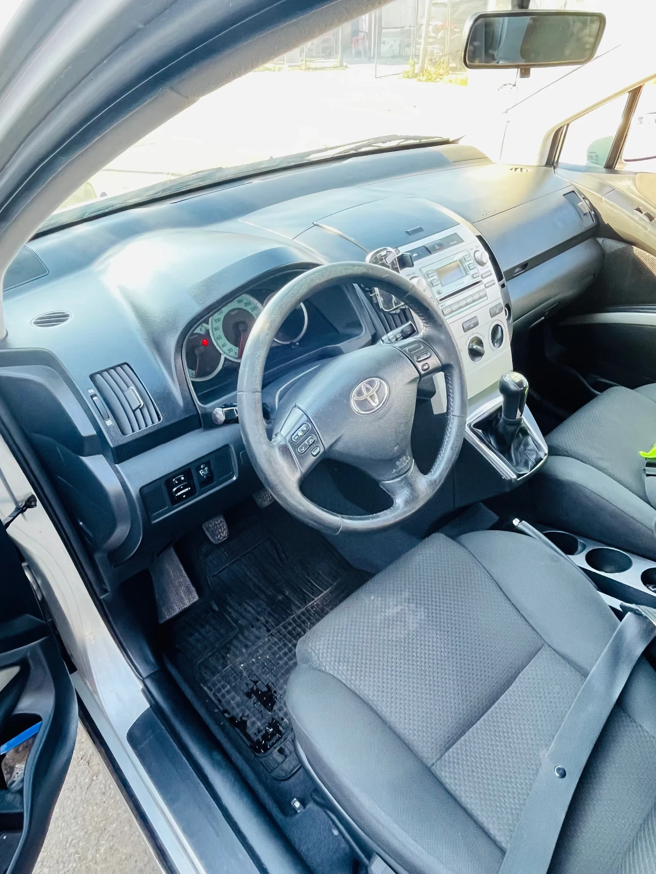Toyota Corolla verso 1.8 VVT-i - изображение 6