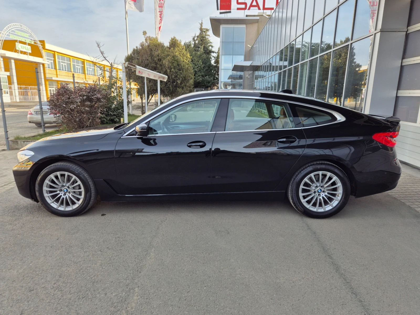 BMW 6 GT 3.0D* XDRIVE* КАМЕРА* КОЖА* НАВИ* ДИГИТАЛНО-ТАБЛО*, снимка 8 - Автомобили и джипове - 51667324