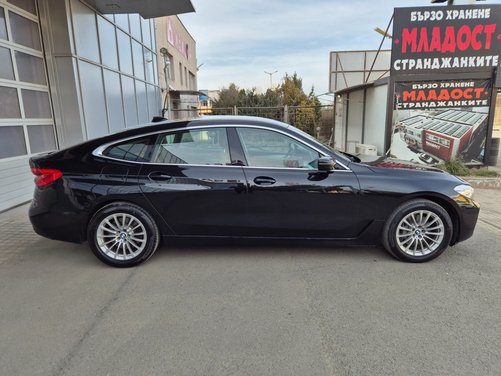 BMW 6 GT 3.0D* XDRIVE* КАМЕРА* КОЖА* НАВИ* ДИГИТАЛНО-ТАБЛО*, снимка 4 - Автомобили и джипове - 51667324