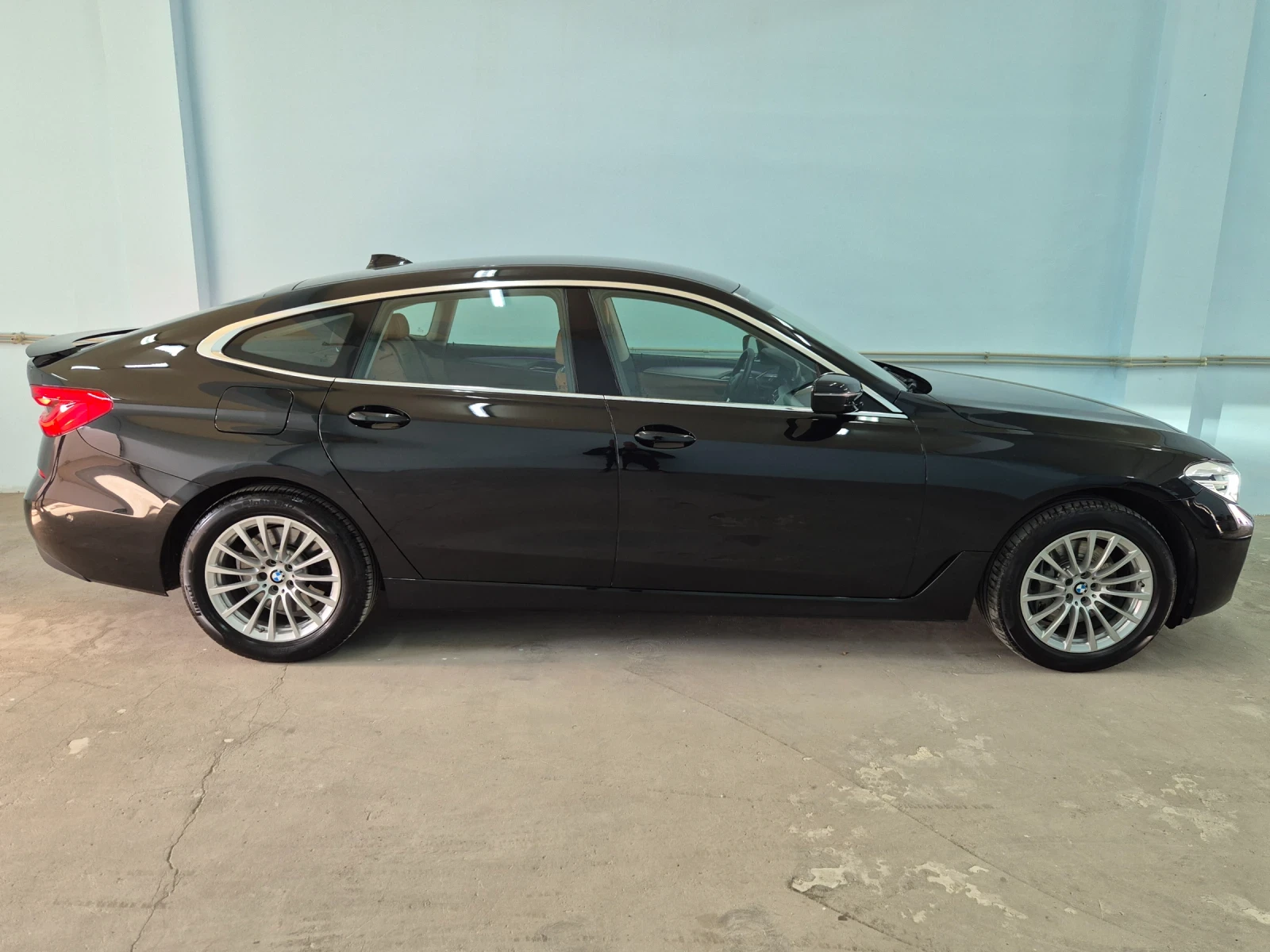BMW 6 GT 3.0D* XDRIVE* КАМЕРА* КОЖА* НАВИ* ДИГИТАЛНО-ТАБЛО - изображение 4