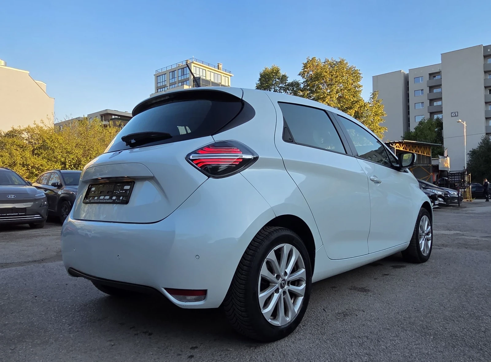 Renault Zoe 24хил КМ/52KWh/СЕРВИЗНА КНИЖКА - изображение 3
