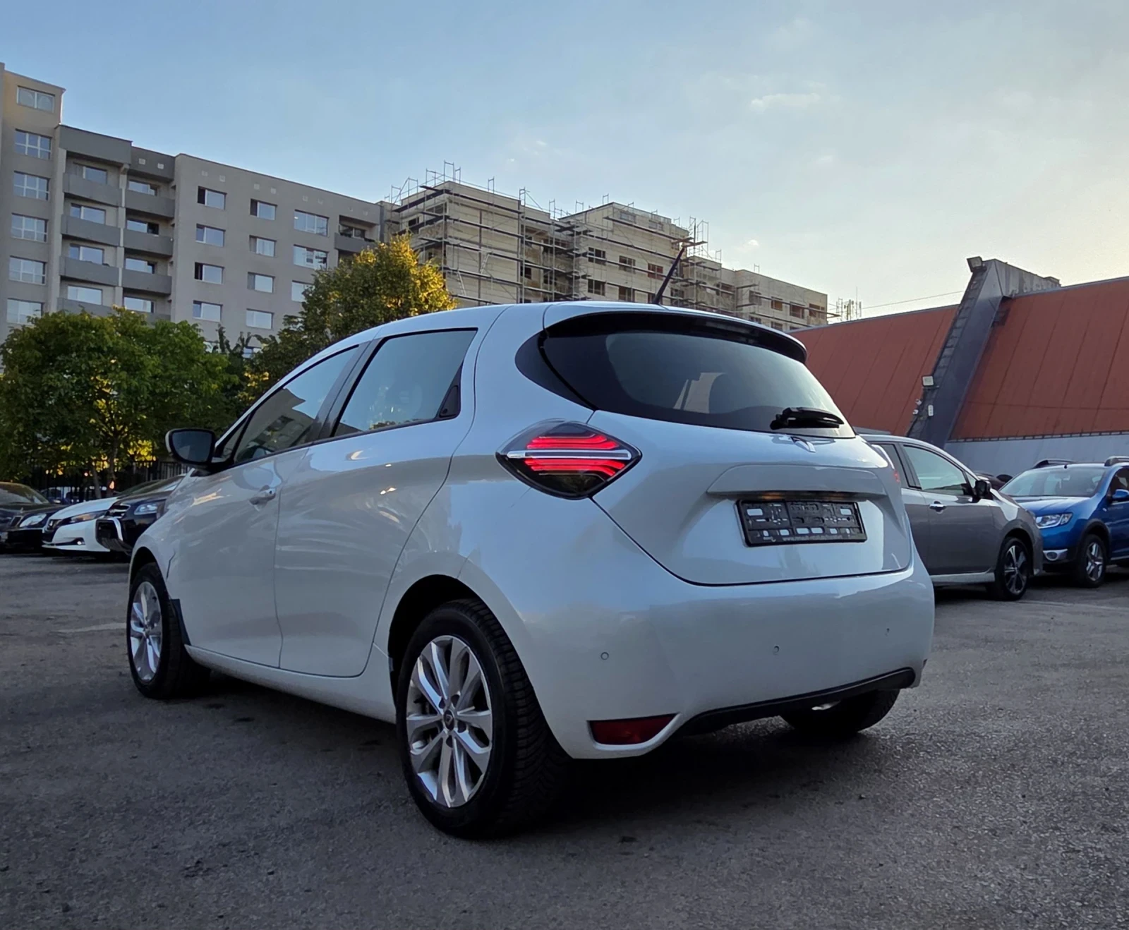 Renault Zoe 24хил КМ/52KWh/СЕРВИЗНА КНИЖКА - изображение 5