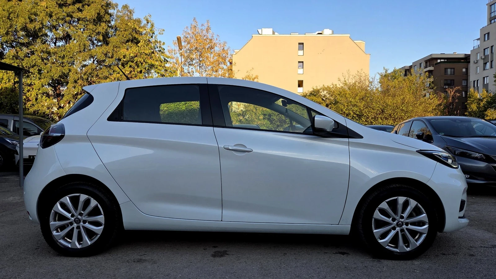 Renault Zoe 24хил КМ/52KWh/СЕРВИЗНА КНИЖКА - изображение 2