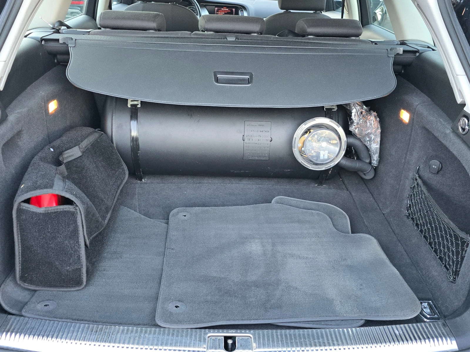 Audi A4 1.8i/6-ck./Газ.инж./Лизинг - изображение 7