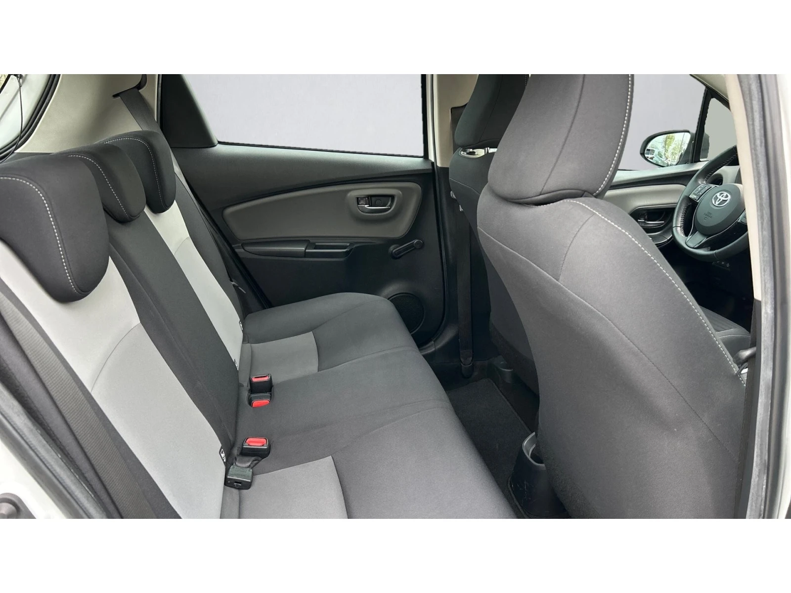 Toyota Yaris Месечна вноска от 286 лв. - изображение 7