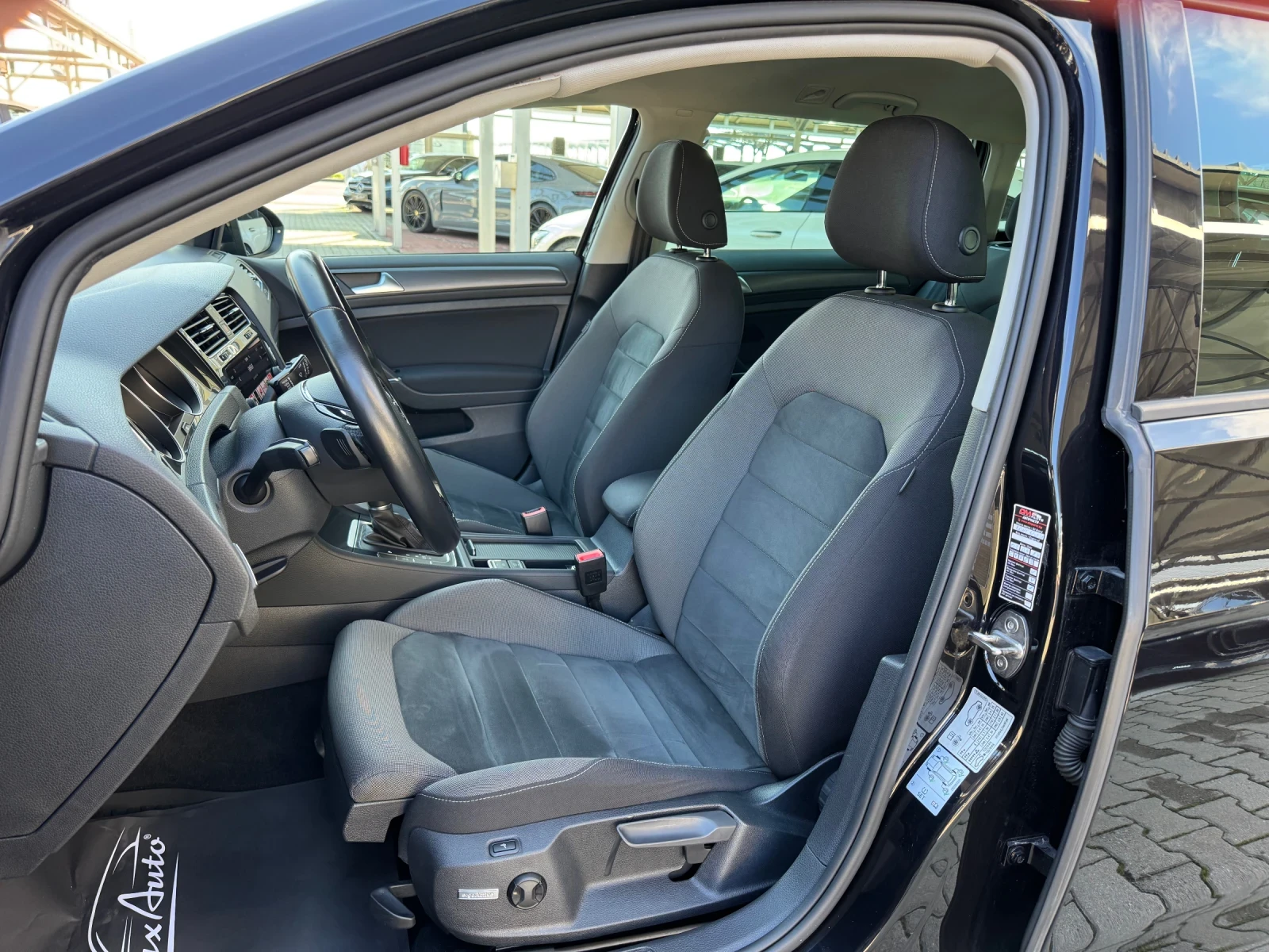 VW Golf 1.6TDI#FULLED#NAVI#DISTR#FULLASIST##88000M | Mobile.bg   11