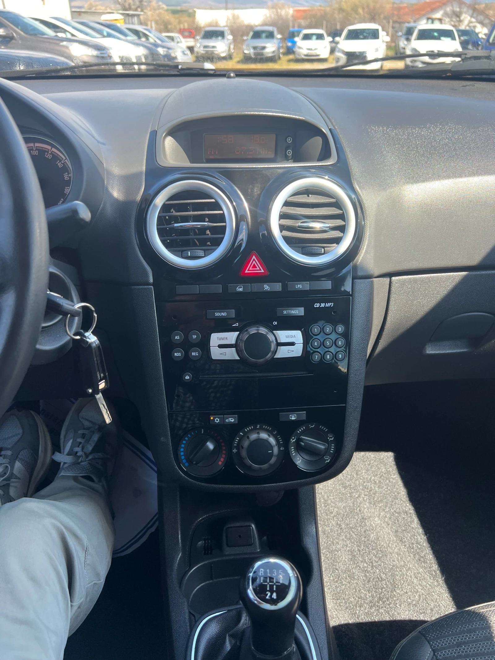 Opel Corsa 1.4 бензин-Газ, снимка 14 - Автомобили и джипове - 54102560