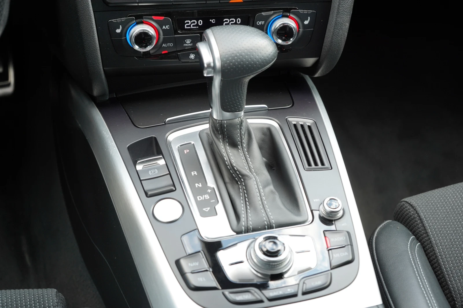 Audi A4 3.0TDI* QUATTRO* S-LINE* DISTR* CAM* COMPETITION* , снимка 12 - Автомобили и джипове - 54625725