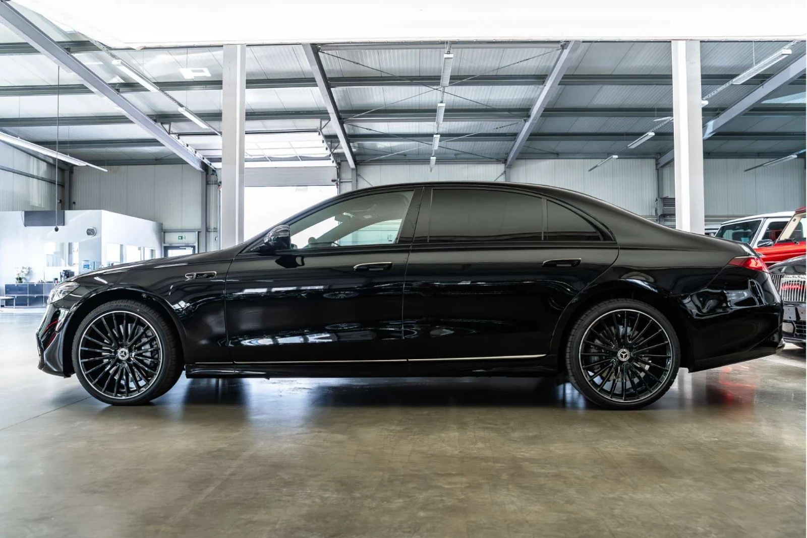 Mercedes-Benz S 580 NEW MODEL* AMG LINE* 3 TV* EXCLUSIVE* LONG* , снимка 3 - Автомобили и джипове - 55389808