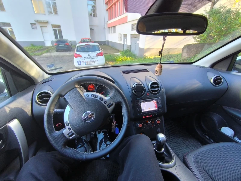 Nissan Qashqai, снимка 6 - Автомобили и джипове - 52734650