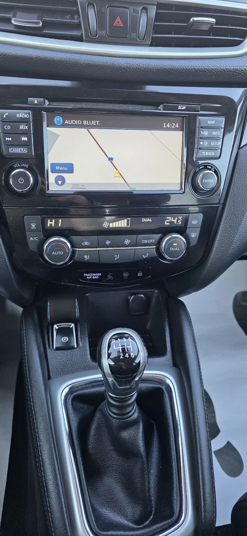 Nissan Qashqai 1.6 Dci/Tekna/4x4/Panorama/360 Camera, снимка 14 - Автомобили и джипове - 52864598