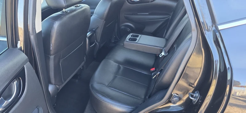 Nissan Qashqai 1.6 Dci/Tekna/4x4/Panorama/360 Camera, снимка 10 - Автомобили и джипове - 52864598