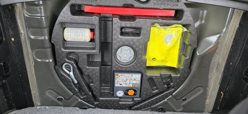 Nissan Qashqai 1.6 Dci/Tekna/4?4/Panorama/360 Camera, снимка 17 - Автомобили и джипове - 52864598