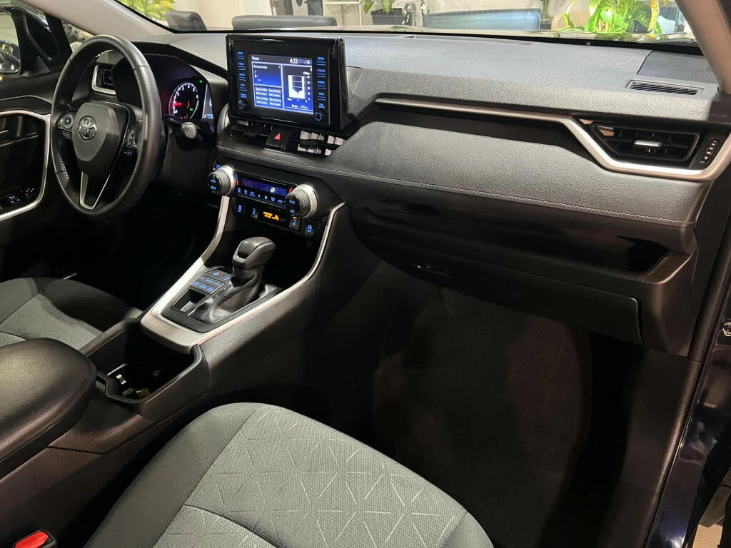 Toyota Rav4 XLE Подгрев* CarPlay*  - изображение 10