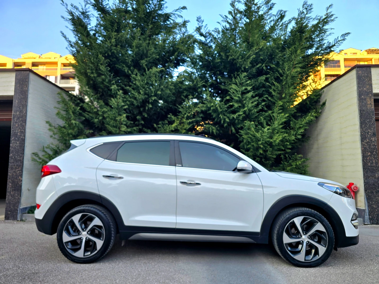 Hyundai Tucson 1.7-PREMIUM-NAVI-CAMERA, снимка 4 - Автомобили и джипове - 53749498