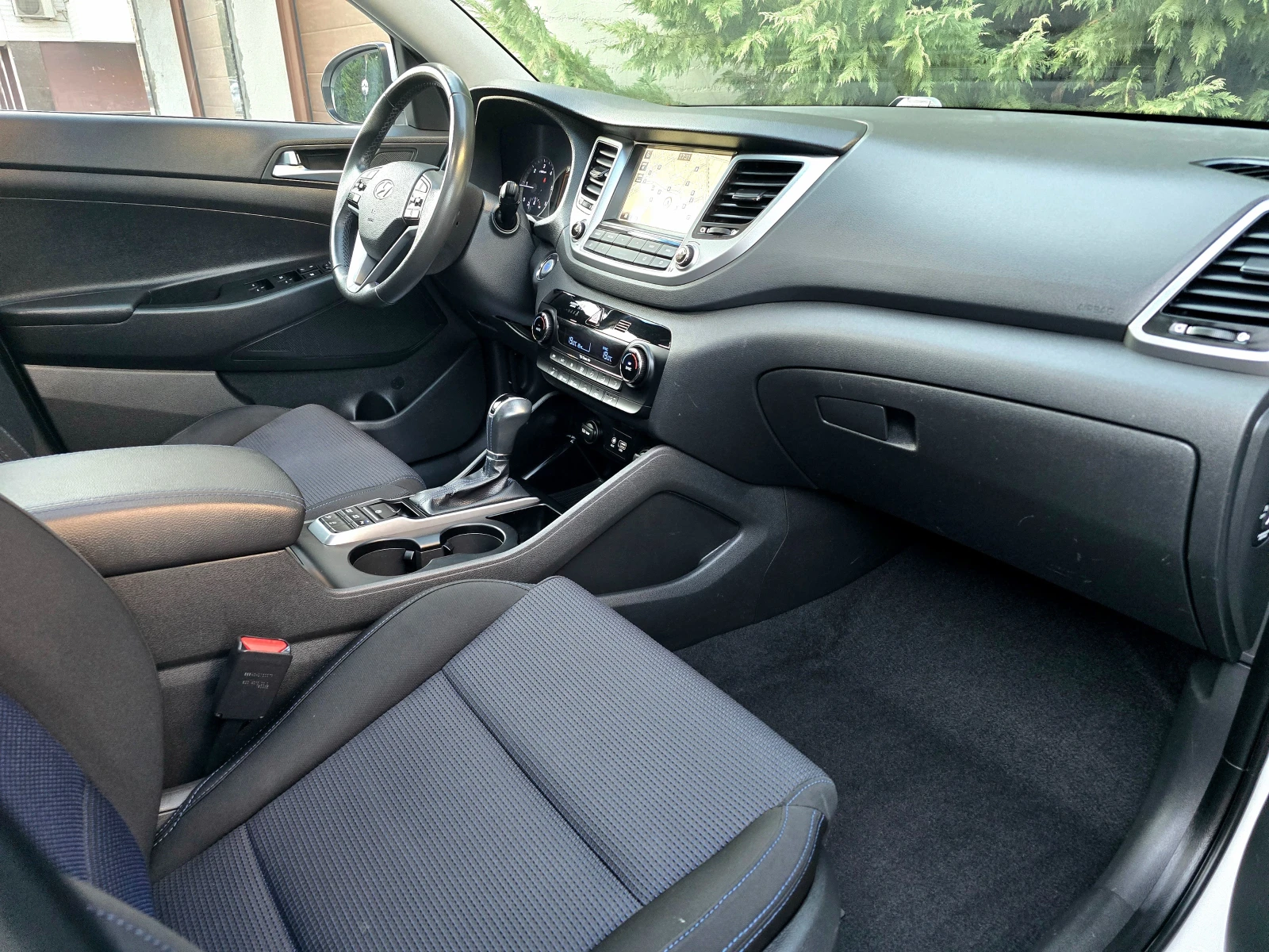 Hyundai Tucson 1.7-PREMIUM-NAVI-CAMERA, снимка 16 - Автомобили и джипове - 53749498