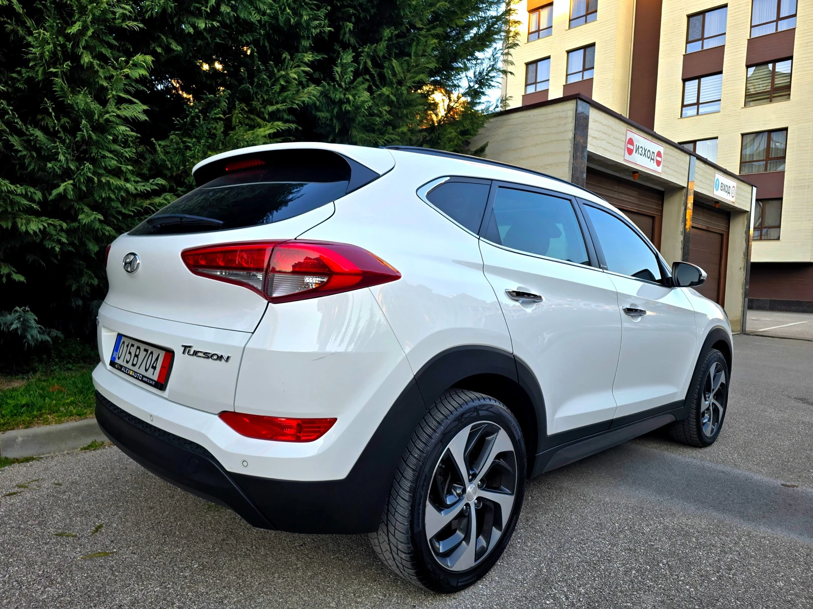 Hyundai Tucson 1.7-PREMIUM-NAVI-CAMERA, снимка 5 - Автомобили и джипове - 53749498