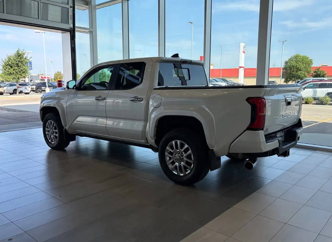 Toyota Tacoma LIMITED i-FORCE MAX HYBRID-LUXURY, снимка 4 - Автомобили и джипове - 55801458