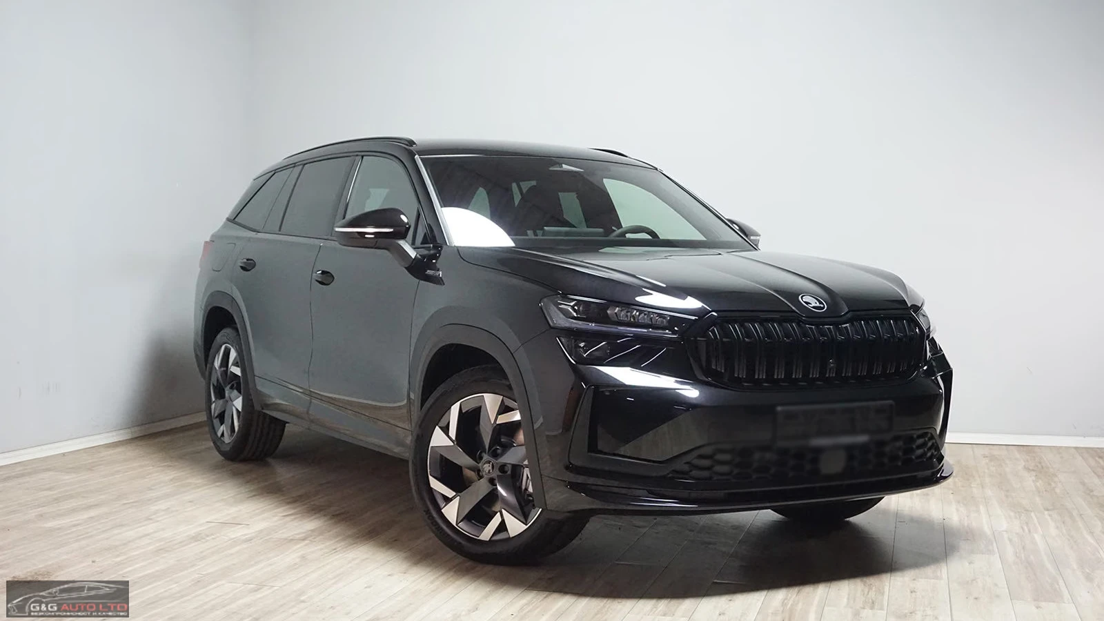 Skoda Kodiaq SPORTLINE/193HP/4X4/CAM/MATRIX/MEMO/AHK/CPLAY/673q, снимка 3 - Автомобили и джипове - 56003337