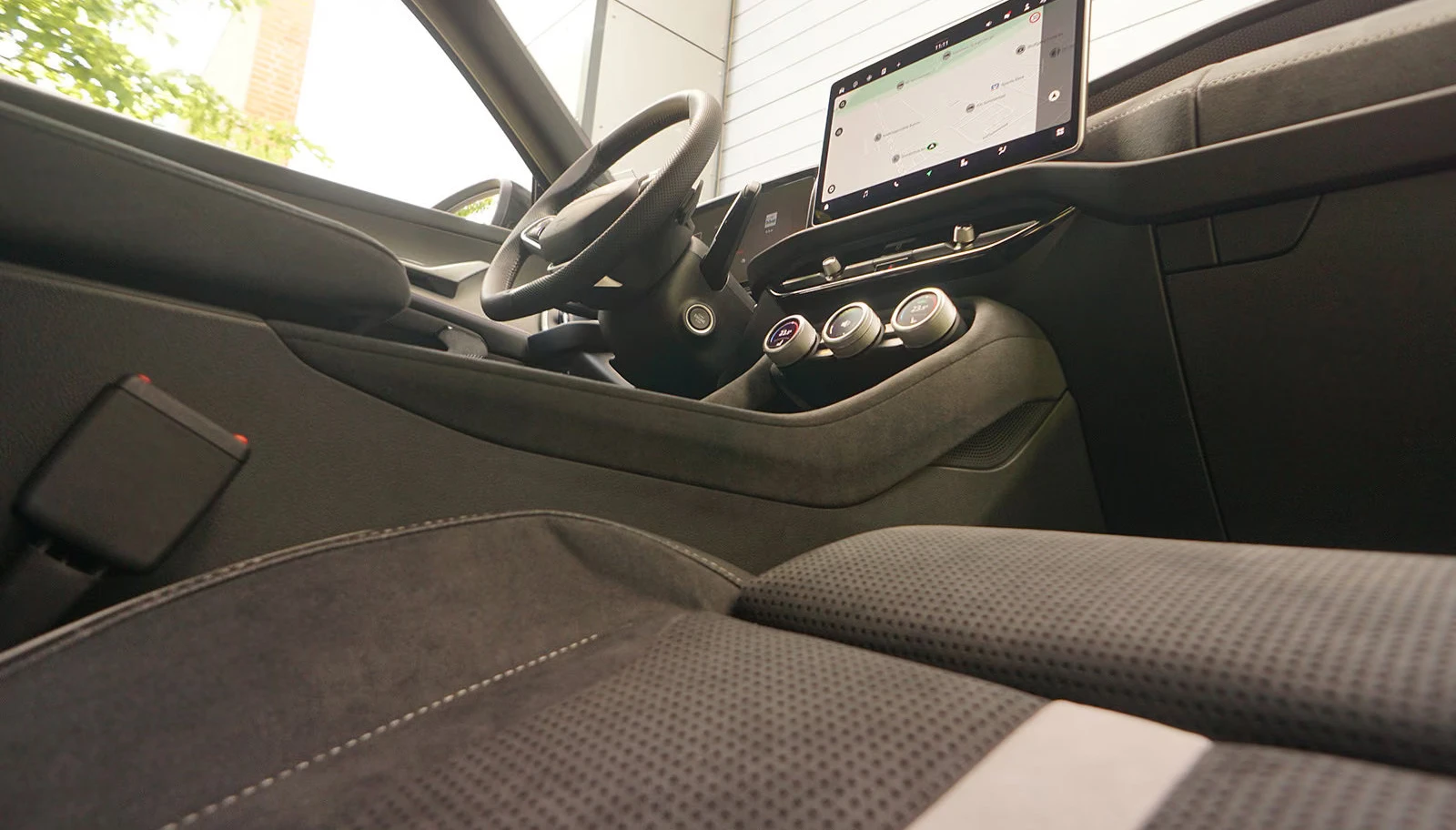 Skoda Kodiaq SPORTLINE/193HP/4X4/CAM/MATRIX/MEMO/AHK/CPLAY/673q, снимка 10 - Автомобили и джипове - 56003337